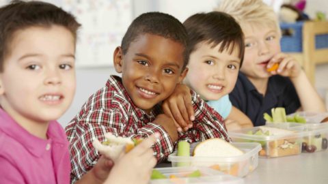 school children eating lunch